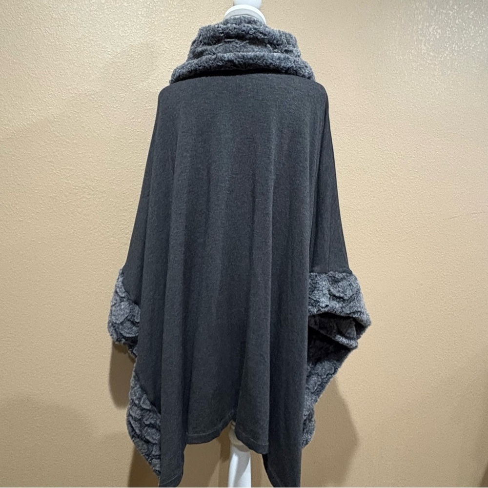 Saks Fifth Avenue womens poncho cape plush faux fur cowl neck relaxed flowy sz M - Picture 2 of 11